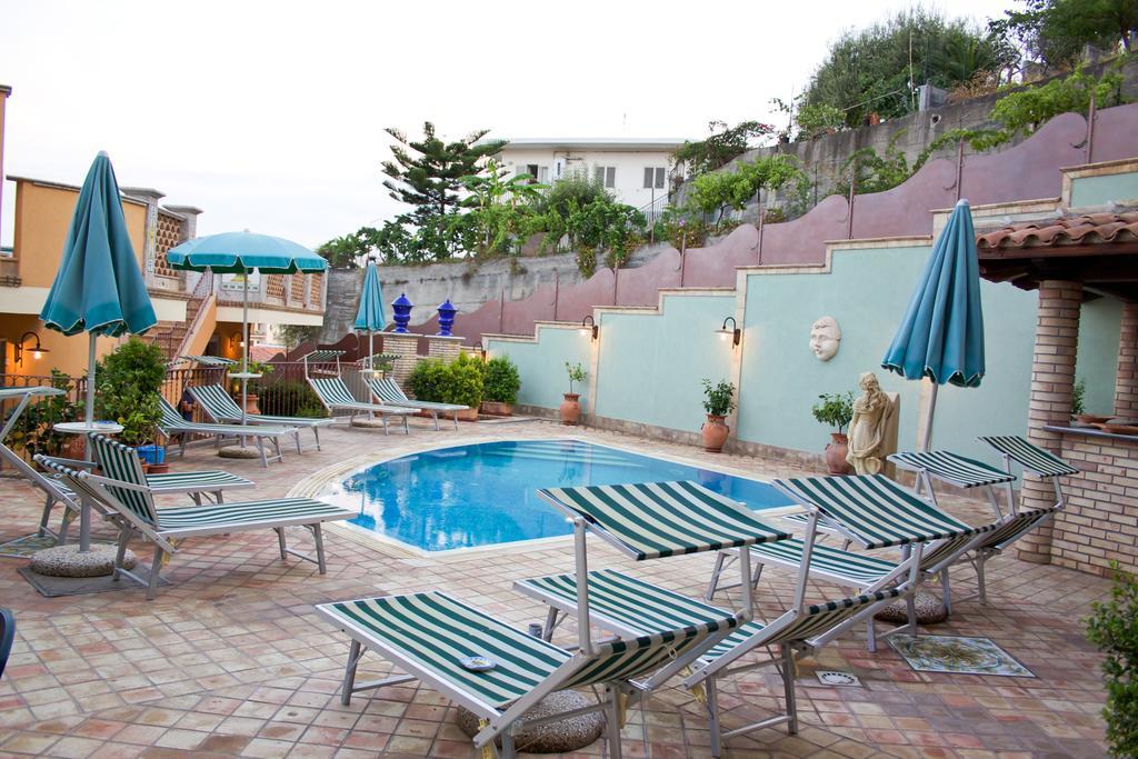 Villa Cristina Giardini Naxos Eksteriør bilde