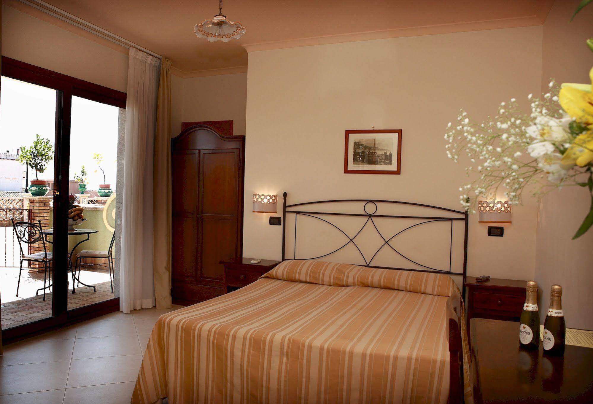 Villa Cristina Giardini Naxos Eksteriør bilde